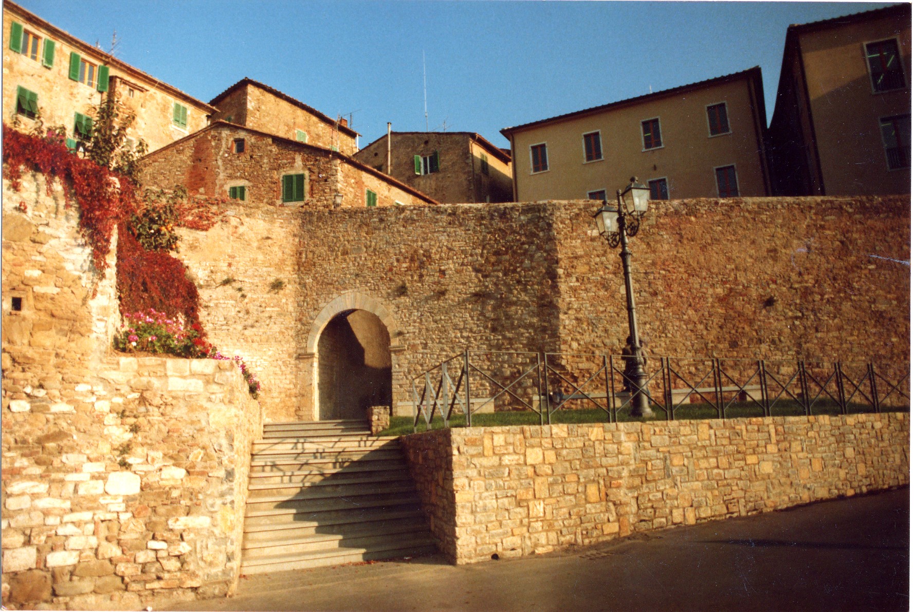 Porta a mezzogiorno o ribellino