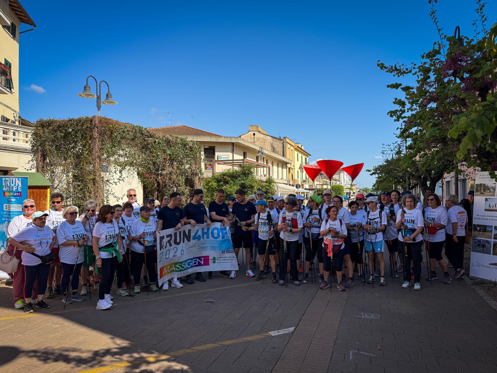 Il gruppo all'arrivo in centro a Venturina