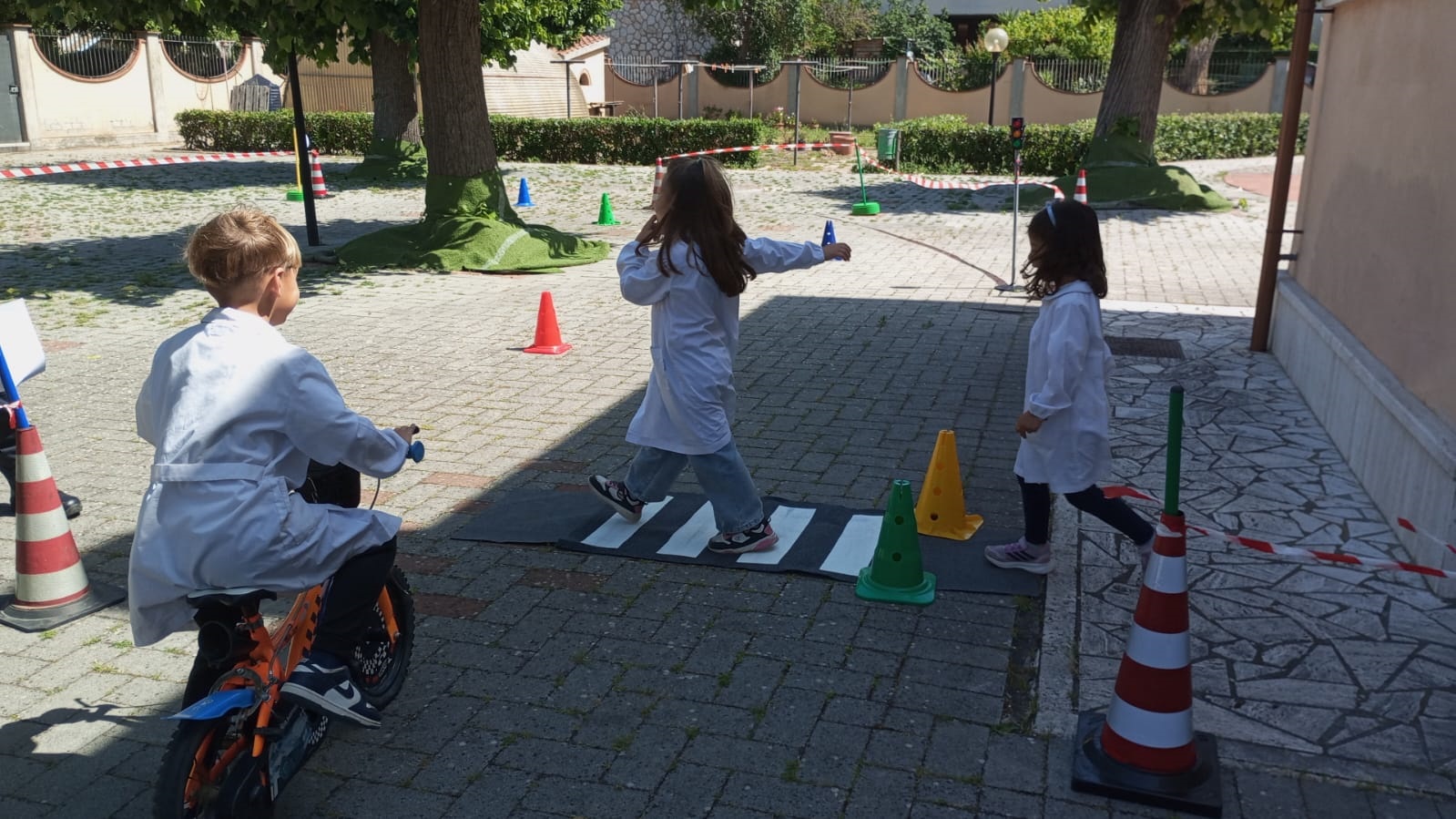 Educazione stradale prove pratiche attraversamento